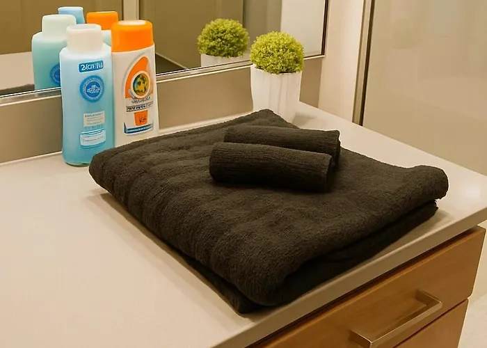 2 Bedroom Villa, Dog Park, Lake, Wifi, Laundry , Pool