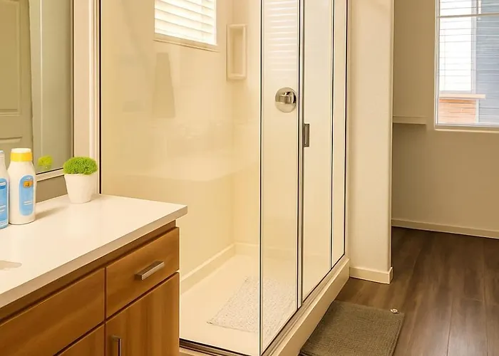 Villa 2 Bedroom Villa, Dog Park, Lake, Wifi, Laundry , Pool *